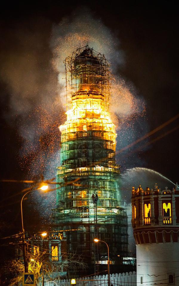 #Putin nowhere to be seen as #Novodevichy Monastery bell tower is burning in #Moscow #Russia