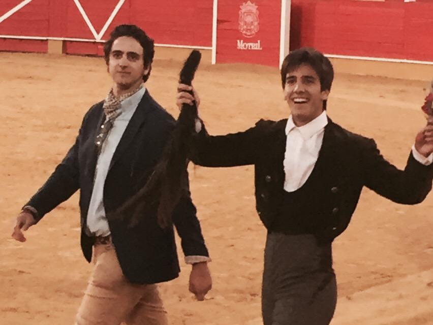 RogelioBurnao's tweet photo. BUEN AMBIENTE DURANTE TODO EL DÍA EN LA PLAZA DE MOTRIL, excelente Novillada de Prados Osuna y bien todos los toreros http://t.co/stpqMm7P42