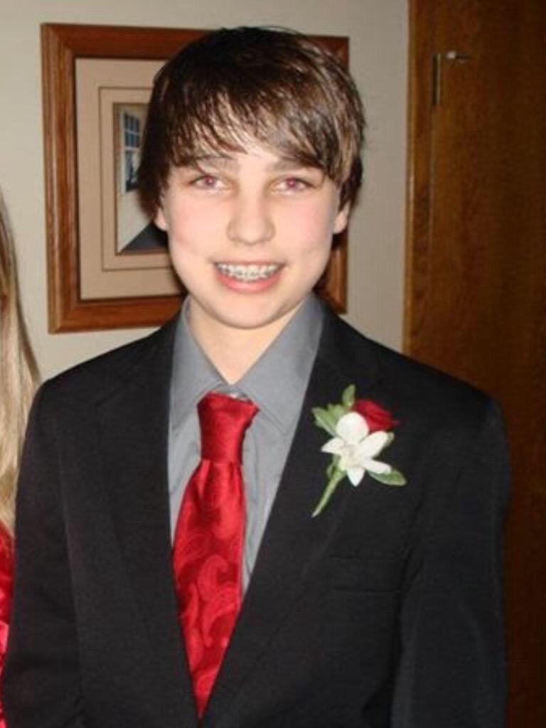 Texting_Colby's tweet image. U look good in braces @itscolbybrock 👌😊