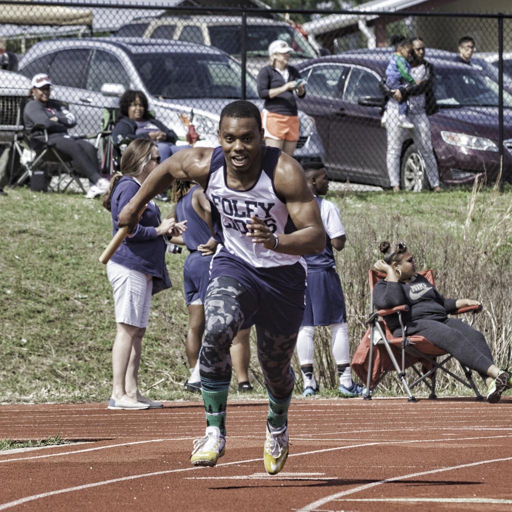 mikelriggs's tweet photo. A couple of my favorite former #foleylions competing at track meet Saturday @WendellJr7 @c_a_m_03 @Keldrickdaman http://t.co/5bLZR72sgG