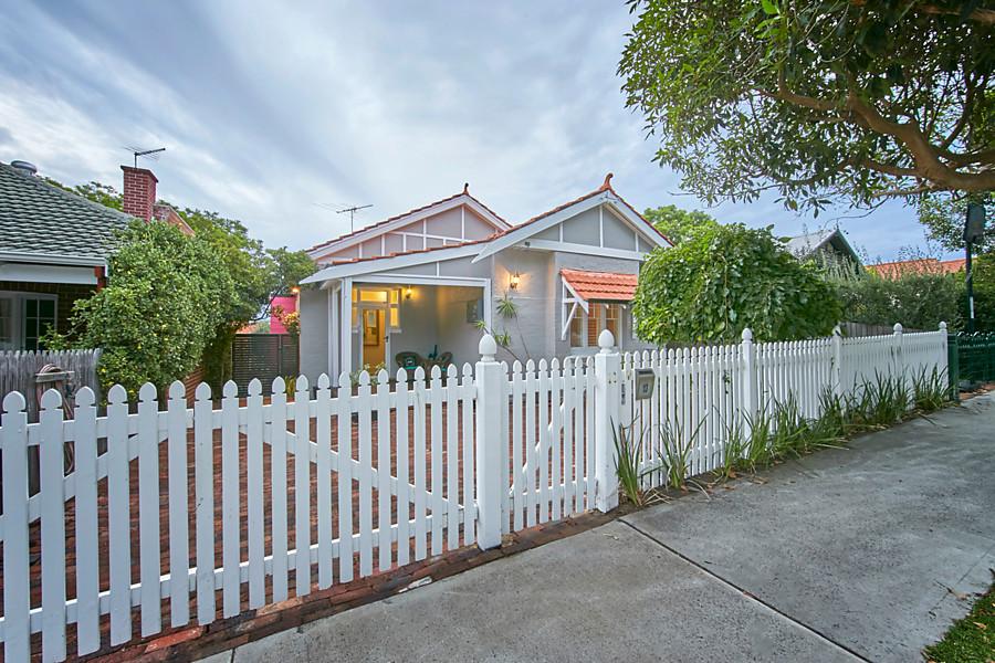 CapornYoungEA's tweet photo. AUCTION SUCCESS | Over the weekend, CY called 3 #Auctions of which 1 #SOLD under the hammer and 2 are under contract. http://t.co/FyUJ67xJnA