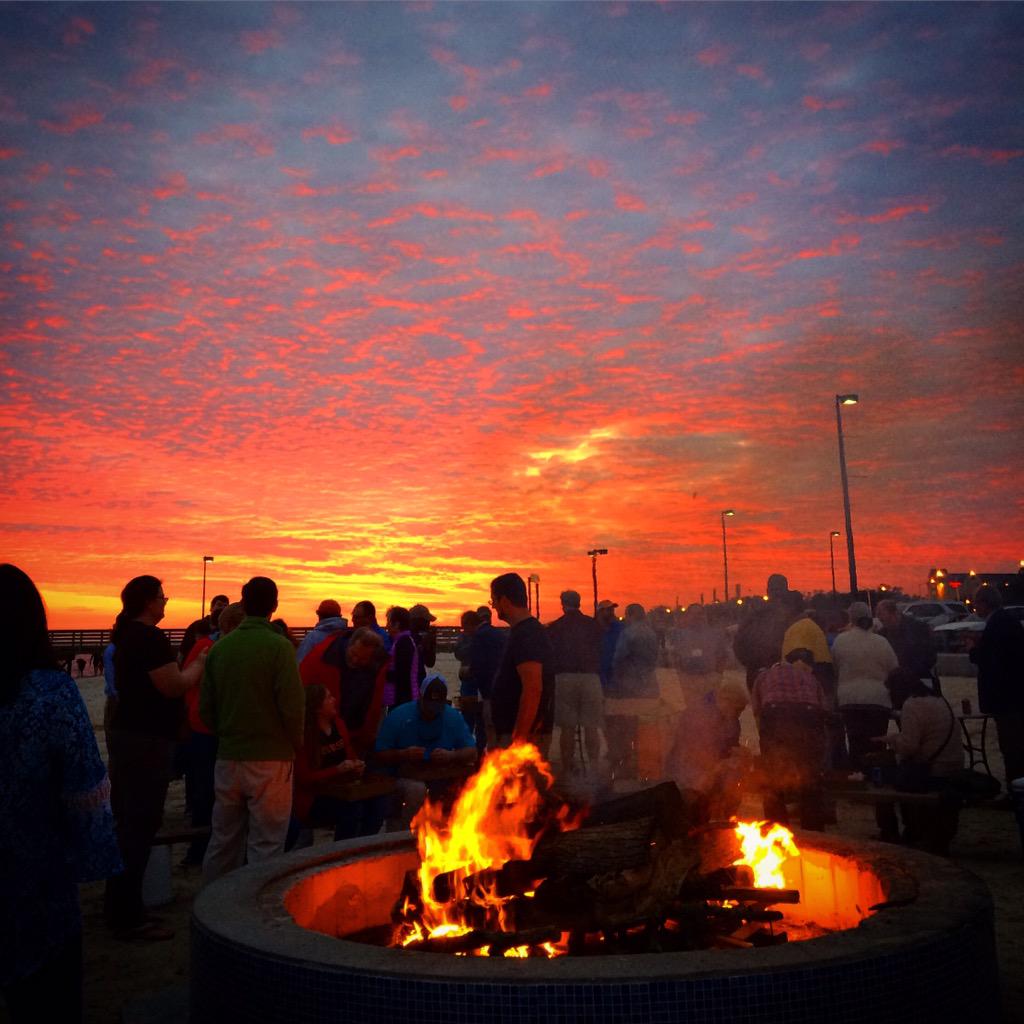 #BiloxiMS #beach #bonfire and #bugs good times at #SEB #ESA #entomology 🔥<a href="/Melissa_Mattee/">Melissa Mattee</a> <a href="/ConorFair/">Conor Fair</a> @threece67