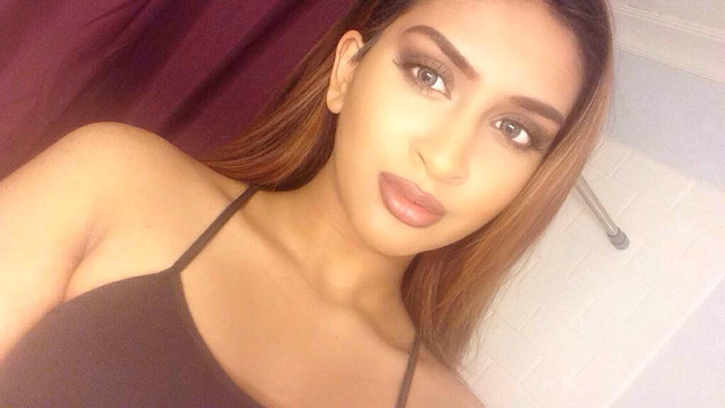 Gorgeousforeign's tweet photo. Bengali 😍 @TeamAneela http://t.co/vJVZgkvsIO