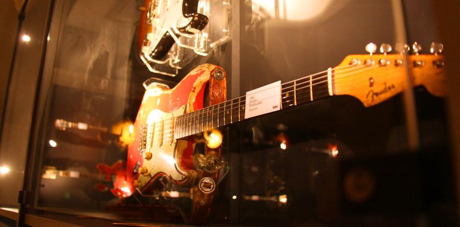 andrechaos's tweet photo. Na Suécia, guitarras transformaram uma pequena cidade no centro do mundo http://t.co/DF5FSfkkuV #Umea2014 #RBBViagem http://t.co/pYi8gFtPlL
