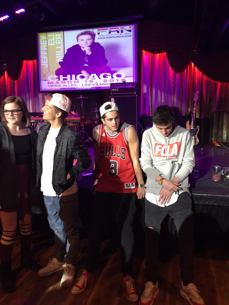 jaanesssa's tweet photo. “@TheFanRave: #FanRaveVIP http://t.co/gr2pXiNCBK”ugh I wish I was there