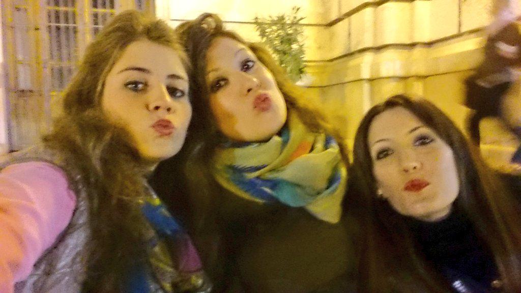MariMed20's tweet photo. @Luzz_93 @marymartinez_85 Un finde genial!! Todavía me duele la mandíbula de reír!!! #GRANDES http://t.co/Bqh57oiyKd