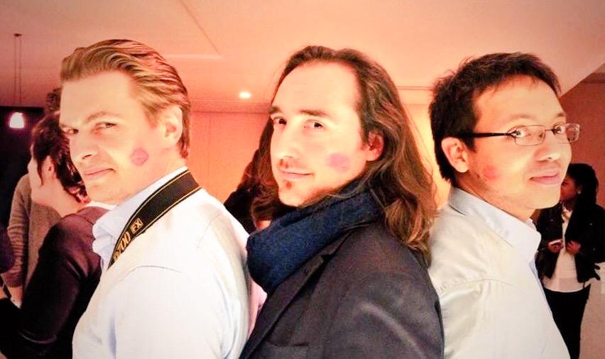 DoubleNumerique's tweet photo. Quand le #DoubleNumérique voit triple à la #JDF15 ;-)
A refaire à la prochaine @JFDParis 
Bravo #MissADN !
Kiss 2.0 http://t.co/0Te0wyXwqr