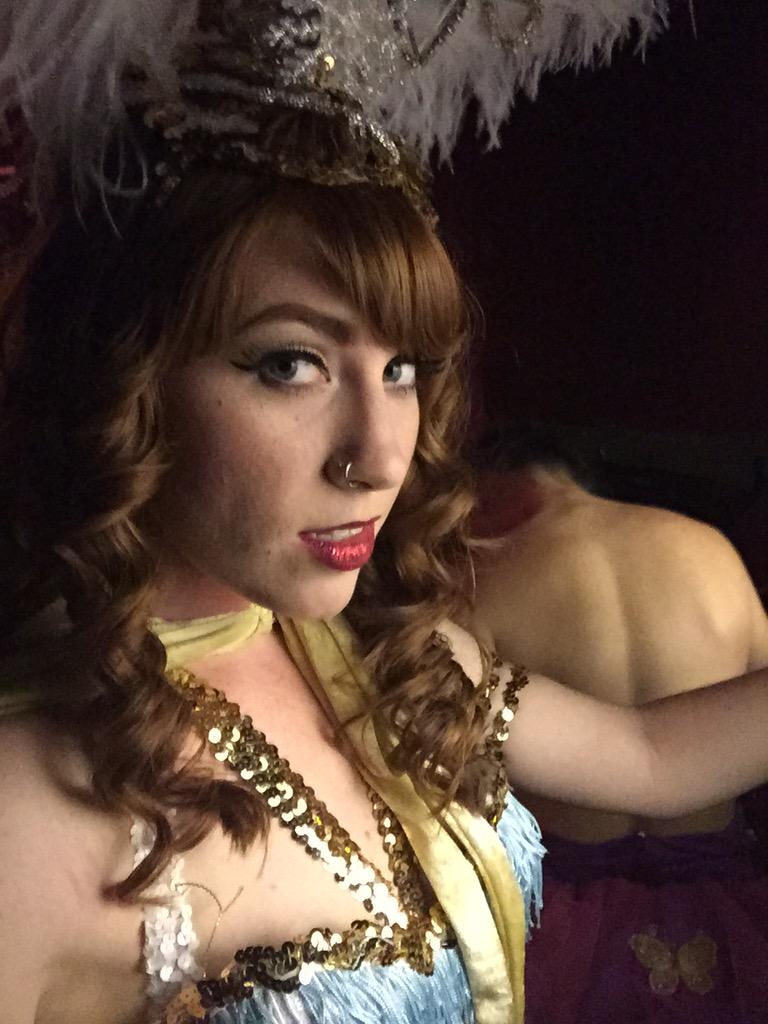 evamaegarnet's tweet photo. Back stage selfie from last night. #demurehob http://t.co/Tyqly2ypp5