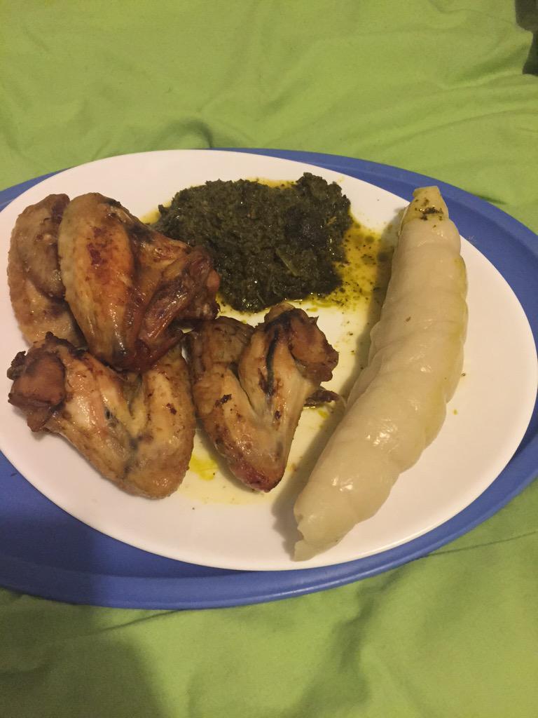 klox14's tweet photo. Tout simplement le meilleur repas du monde !! ##AfricanFood #CongoFood #yummy Chikwangue Pundu Poulet... http://t.co/cEFP11arnM