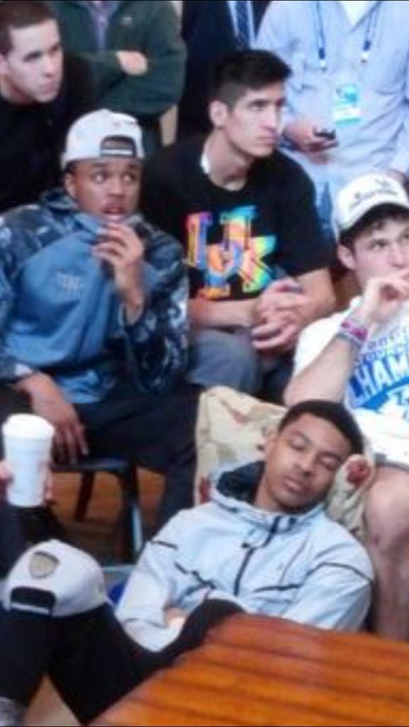 StateofKy's tweet photo. Ulis looking at UK's bracket like http://t.co/Uso8EUw3Ez