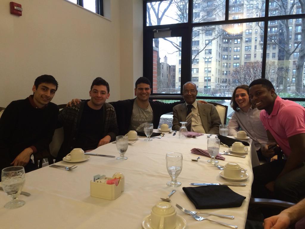 TuftsSFactor's tweet photo. Our guys visit with @MadMaxNung's grandfather, Dr. Pardo, at #MontgomeryPlace in #HydePark #service #tufts http://t.co/LgQP20urEp