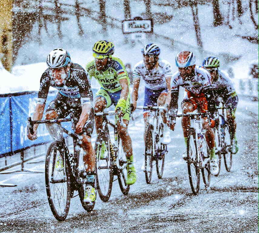 alejandro_pe12's tweet photo. "@Albertuni_Rguez: Fotaza. Esto es otra cosa, esto es CICLISMO.
http://t.co/q0kVz8gSPD"