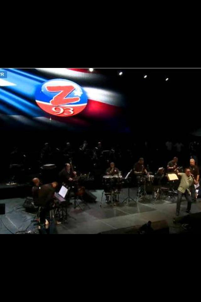 amrzuarth's tweet photo. #TITOALLEN CON LA ORQUESTA DEL DÍA NACIONAL DE LA SALSA #DNZ2015 http://t.co/OnVlCLL0Jk