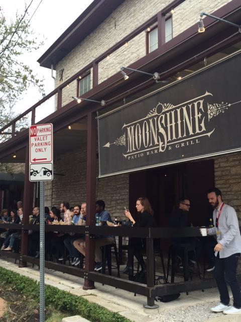 PayoutsNetwork's tweet photo. #SXSW head over to @MoonshineGrill It's #happening! Remember to download @wndr for  $10 promo gift #WonderGiftCards http://t.co/0kpVZKI3jV