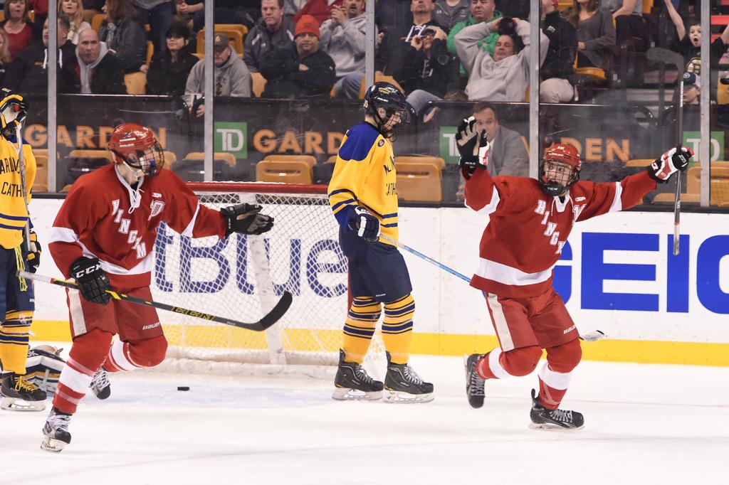 tdgarden's tweet photo. #HHS scores late in the 3rd period to lift the Harbormen up 3-2, securing them the #MIAAHockey D1 title at #TDGarden http://t.co/XAOBErGQ5X