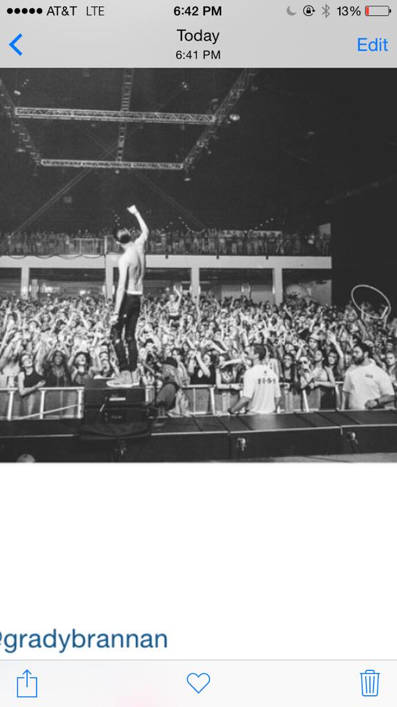 emilyachurchill's tweet photo. Wildin @G_Eazy #Famous #ILoveGEazy #HeHeldMyPhone #AndMyHand #Buku http://t.co/d1lalfyS05