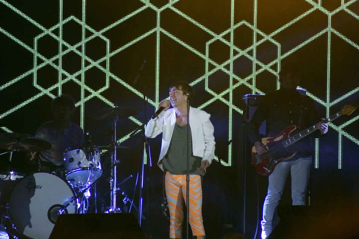 ciudadjardn's tweet photo. Échenle un ojo a algunos momentos musicales del #ViveLatino 2015. Fotos por @4_erres: http://t.co/KYFVSMRTXT http://t.co/y0imtbk5N4