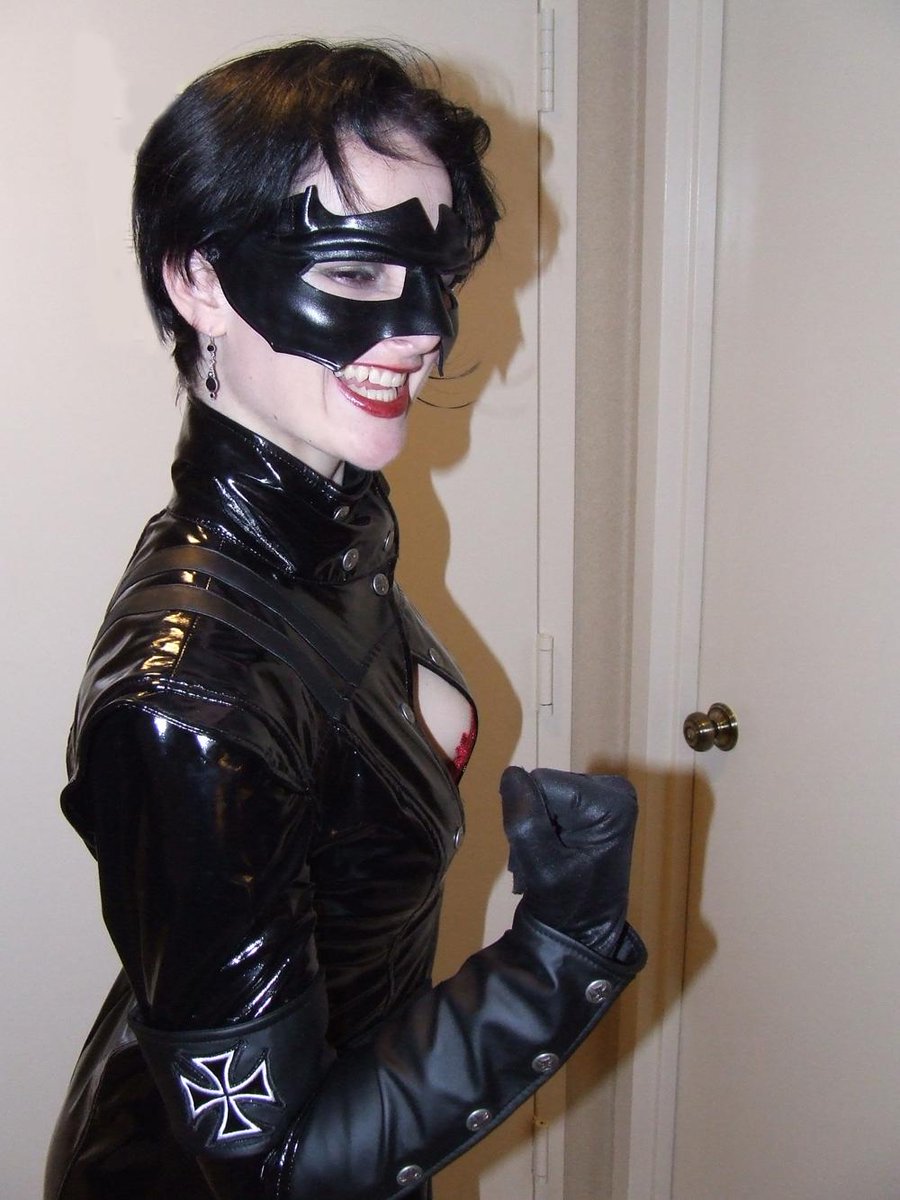EsterAmoral's tweet photo. I declare it "Side Boob Sunday"! ...what little there is left of it. ..."it" being Sunday, not my sideboob.:P http://t.co/aK33RPRoTg