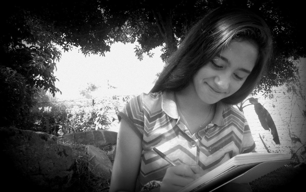 LorenaRodrgue3's tweet photo. Quem caminha sozinho pode até chegar mas rápido, mas aquele que vai acompanhado de Deus, com certeza vai mais longe http://t.co/CiYqbFixfE