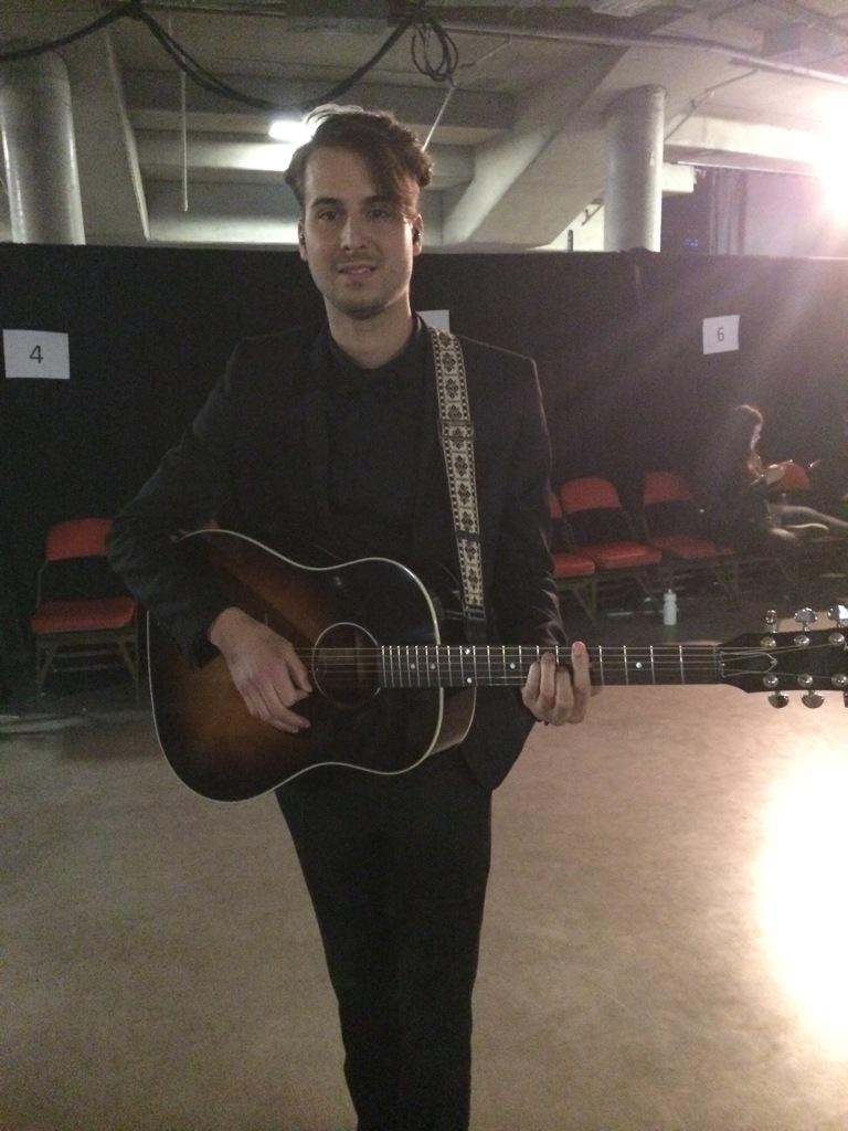 Sheri_Block's tweet image. It's @bobbybazini warming up backstage...can't wait for his performance! Junos.ctv.ca #JUNOS