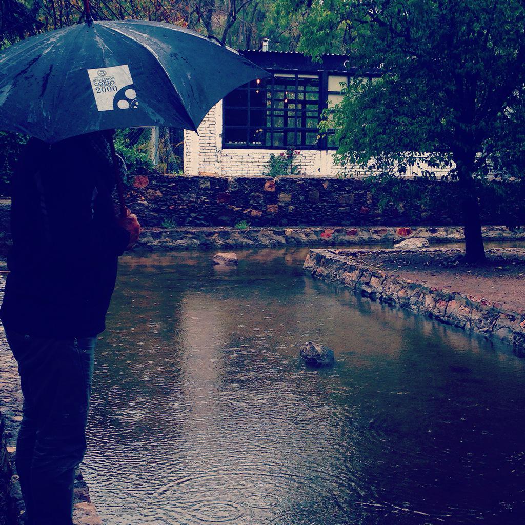 SarahHochMex's tweet photo. Días de lluvia en San Miguel de Allende, aquí sabemos como! @turismo_sma @NewsSanmiguel @HELLOSANMIGUEL http://t.co/rKwP85NIwC
