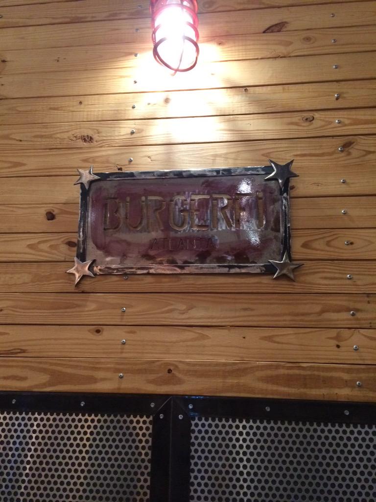 wllmdvs's tweet photo. #burgerfi #freecustard #youknowwhy @graycdav @SincerelyBecks @heatherjoe http://t.co/iIiawfISHL