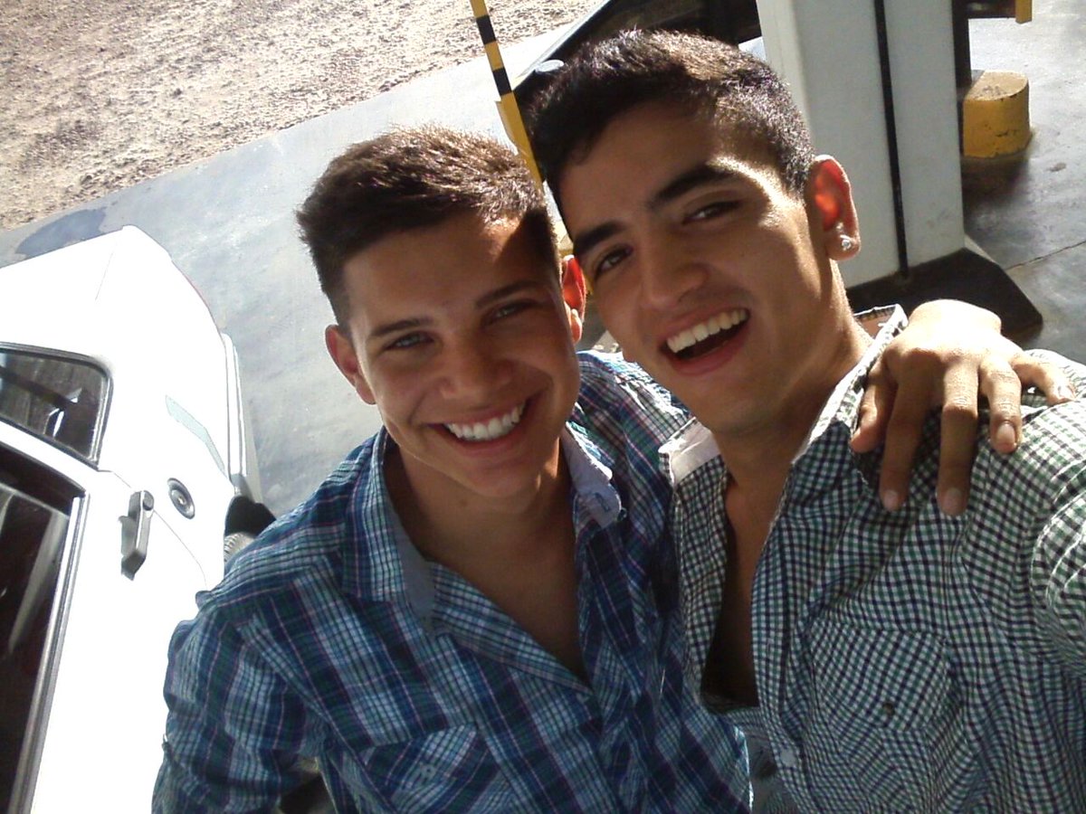 ramirobarraza70's tweet photo. Salida anoche c el negro . #urdi #fachass http://t.co/SzSyMeuyT6