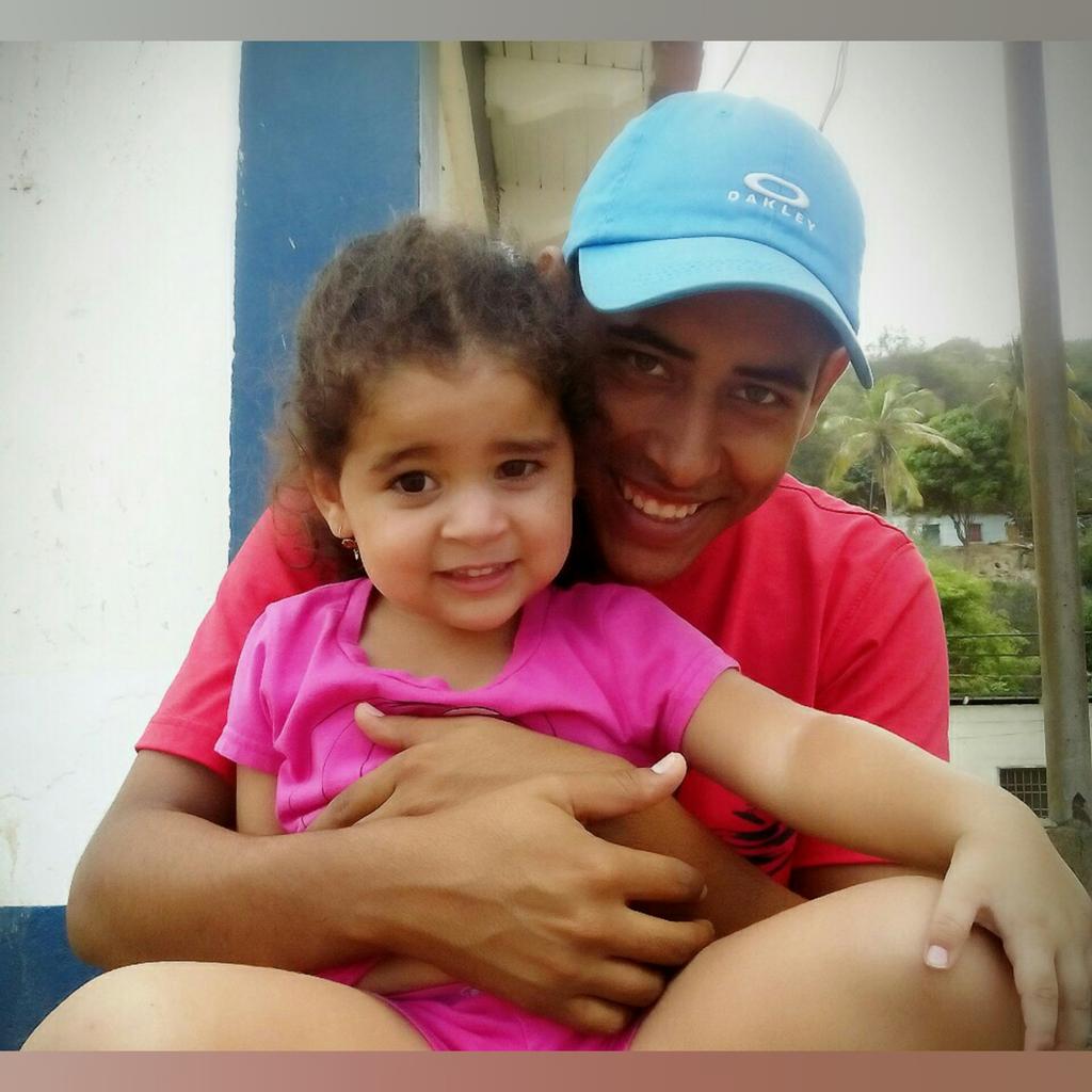 MatheusPrieto64's tweet photo. #VickyVicky #Love #Sobrina #Bro #BigSmile #ig #snap 😍🙌🌞 http://t.co/utE0YlDR5o