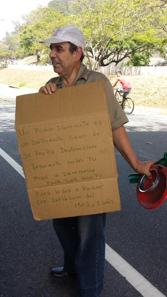 VZPosible's tweet photo. #CARACASCONVIVE salio de la comodidad y decidió expresarse. Encuentro, compartiendo ideas y emociones. http://t.co/xMg0CY614c