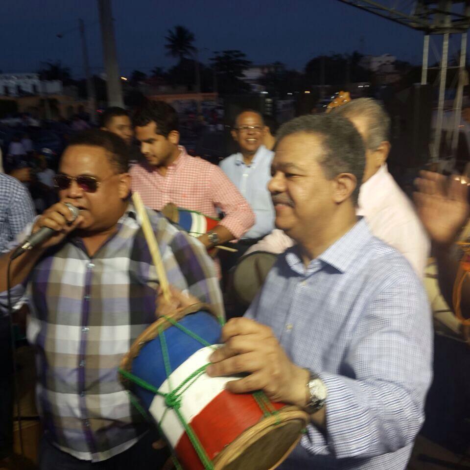 leonelsigue_'s tweet photo. ¡Con LEONEL hasta la tambora! @LeonelFernandez #SPM #LeonelSigue http://t.co/GyWMaaGoBb