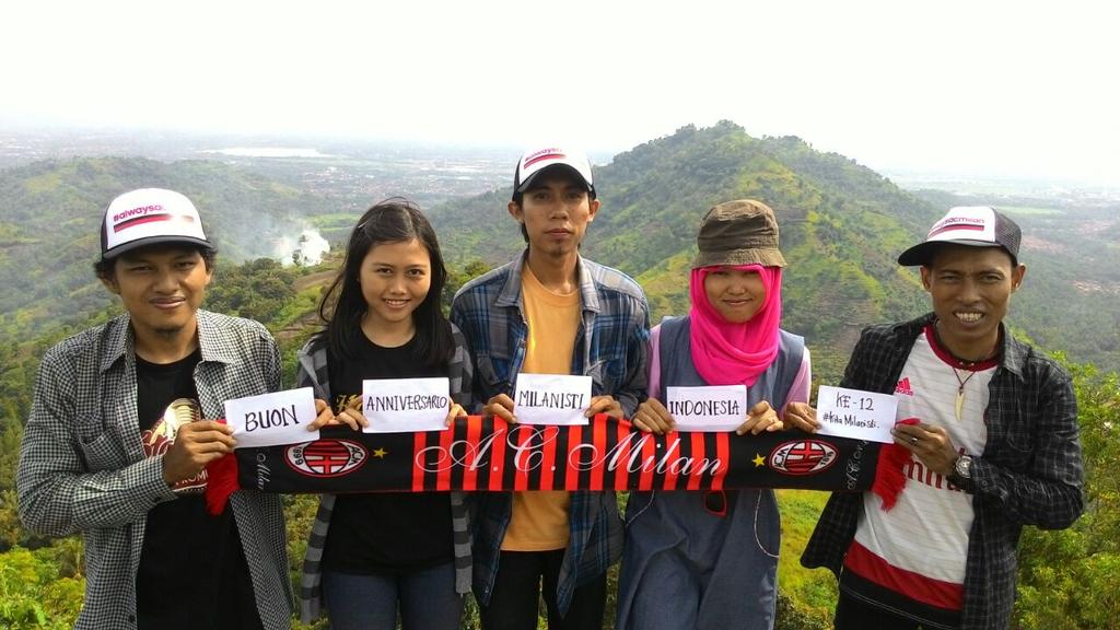 Buon anniversario milanisti12indonesia #Kita12Milanisti #gnbatujonggol #batulawangcilegon <a href="/MilanistiOrId/">Milanisti Indonesia</a>