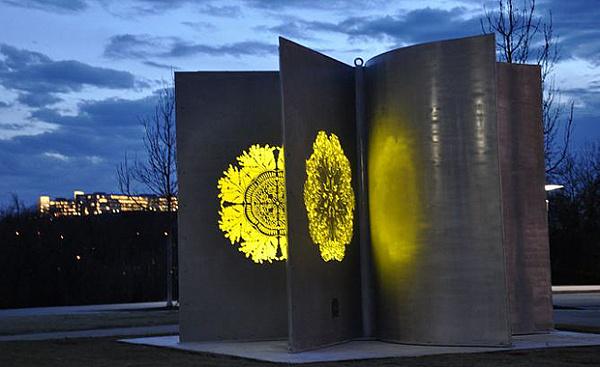 Скульптура Seed Pod расцветает от солнечной энергии
#SeedPod #Ledlight #nature подробнее facebook.com/npf.mossar