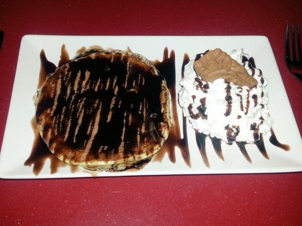 MILANCAFFRIALTO's tweet photo. Deliciosas tortitas en @MILANCAFFRIALTO ,,,Te atreves a probarlas ?? #Sábados y domingos#Cócteles#sol#cachimba#chill# http://t.co/DLTdCov1Zq