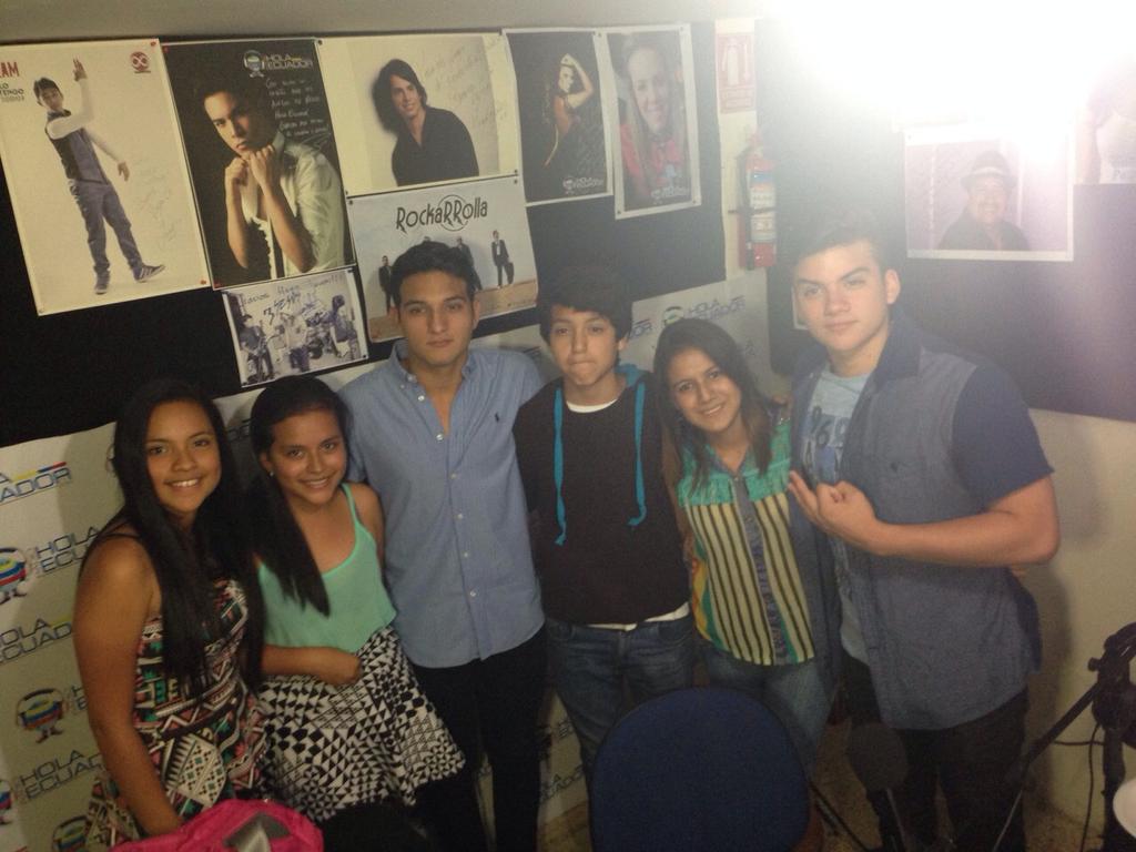 DomenikaNicol's tweet photo. Esta foto es un bochorno completo jajaj los quiero bebes #3isaway @3wcarlosg @3wGiovanni @3wjotase 💟 http://t.co/oDSj3Zi4SW