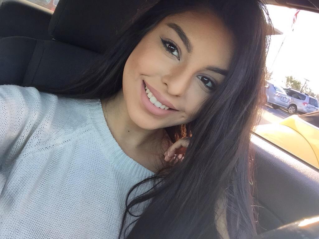 Gorgeousforeign's tweet photo. Persian and Mexican 😻 @sierrraangel http://t.co/KVhBJ8VVvj