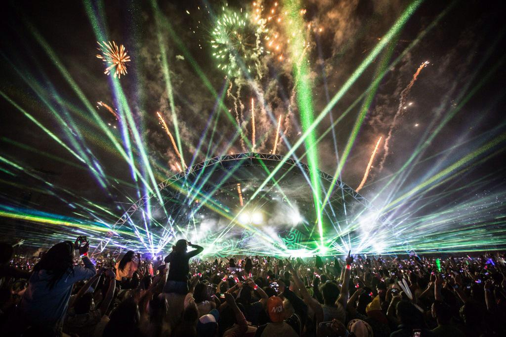skrt_lat's tweet photo. Hoy hace un año llego #EDCMX por primera vez al país! 😍🙌⚡️ #EDCMX2014 http://t.co/y0BhrwAr4x