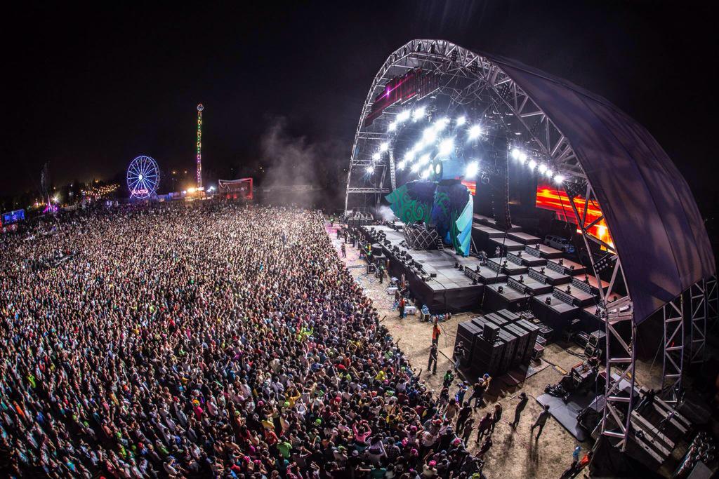 skrt_lat's tweet photo. Hoy hace un año llego #EDCMX por primera vez al país! 😍🙌⚡️ #EDCMX2014 http://t.co/y0BhrwAr4x