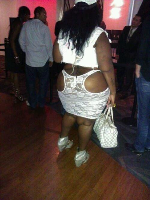 youdumb_as_hell's tweet photo. Girl, she did that. Are you dumb as hell? That's a tank top! http://t.co/IdkKjDw9DR