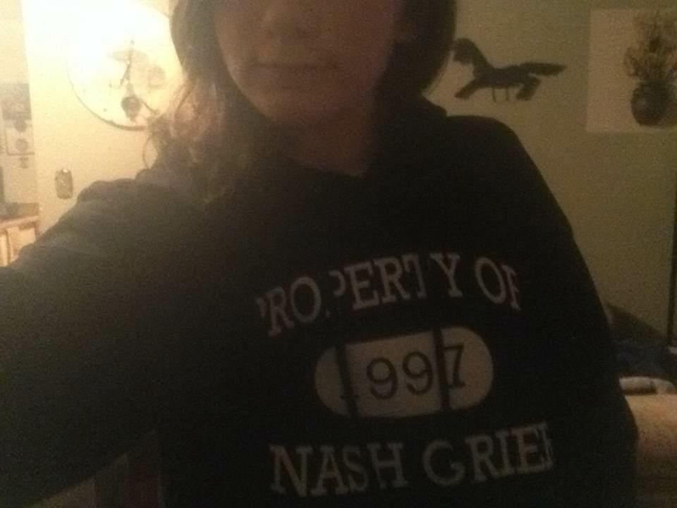 lindsaybob7's tweet photo. @Nashgrier I Love This God Damn Sweater <3 http://t.co/vQX7kWld0g