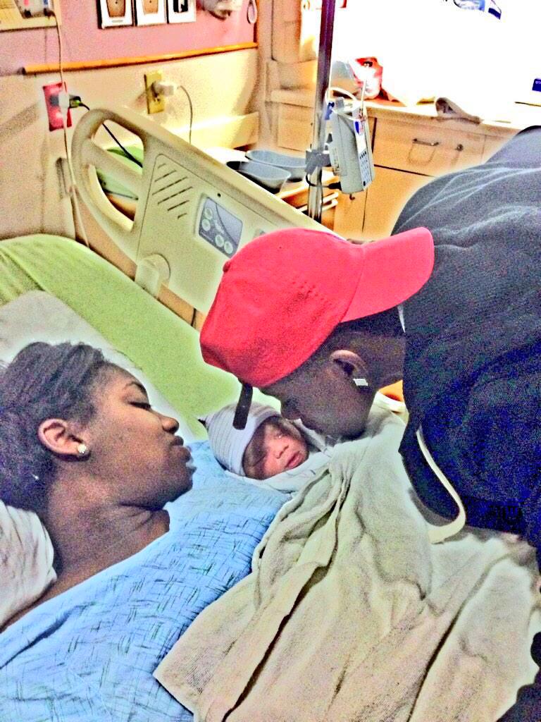 JPEGJustice's tweet photo. But....4x4 is.....nvm “@KingTeCe: FAMILY👪 cant nothing CHANGE this 👶❤️ 1YR 2YR 3YR 4YR x 4 #8YearsComplete http://t.co/CCBAaIvwLS”
