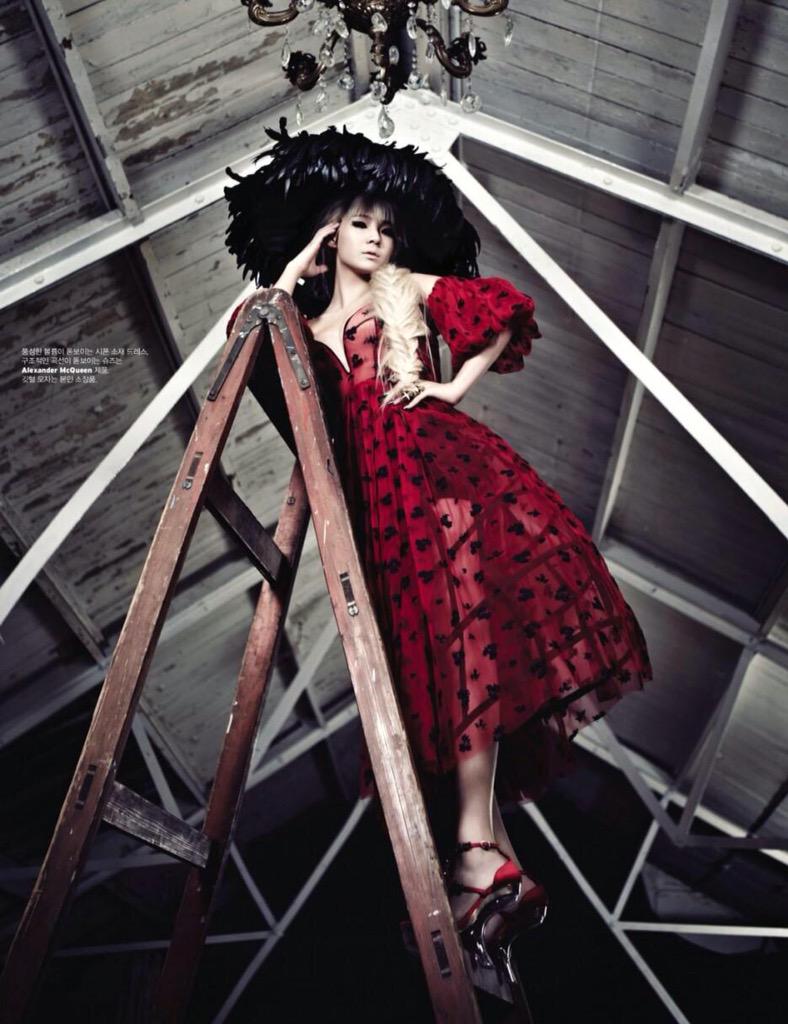 66illusions's tweet photo. W Korea April 2013 vs W Korea April 2015 http://t.co/w6FWmaOQBE