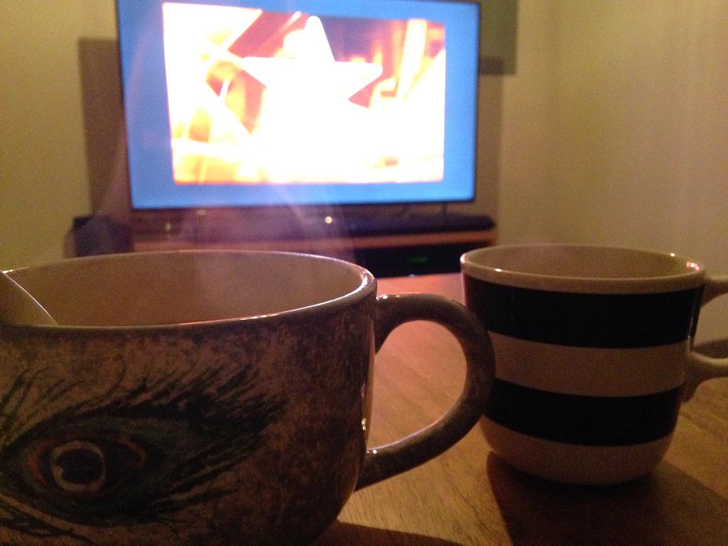 zerepmas's tweet photo. sam x sick 🍵☕️ shoutout to chicken noodz soup, tea, nyquil &amp; the kardashians http://t.co/515uxPRcbQ