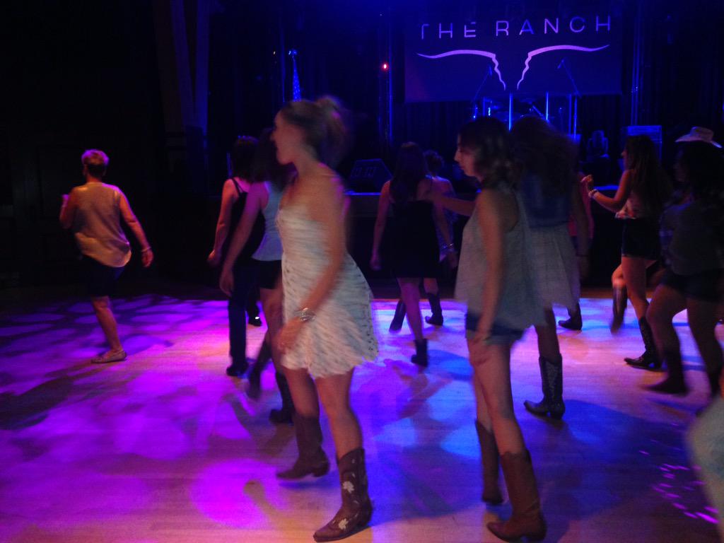 lowilIis's tweet photo. Line dancing with the lady friends &amp; this cowboy 💃👢🌻 @TheRanchSaloon http://t.co/hl1VHCsC3s