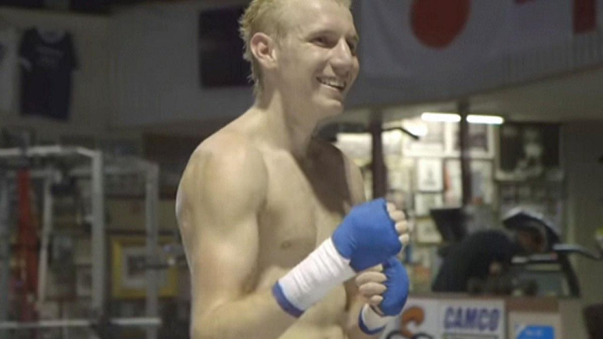 7NEWS Queensland (@7newsbrisbane) on Twitter photo Tributes are flowing for young Qld boxer Braydon Smith, who has died in hospital | yhoo.it/1AtWuO5 Tributes are flowing for young Qld boxer Braydon Smith, who has died in hospital | yhoo.it/1AtWuO5