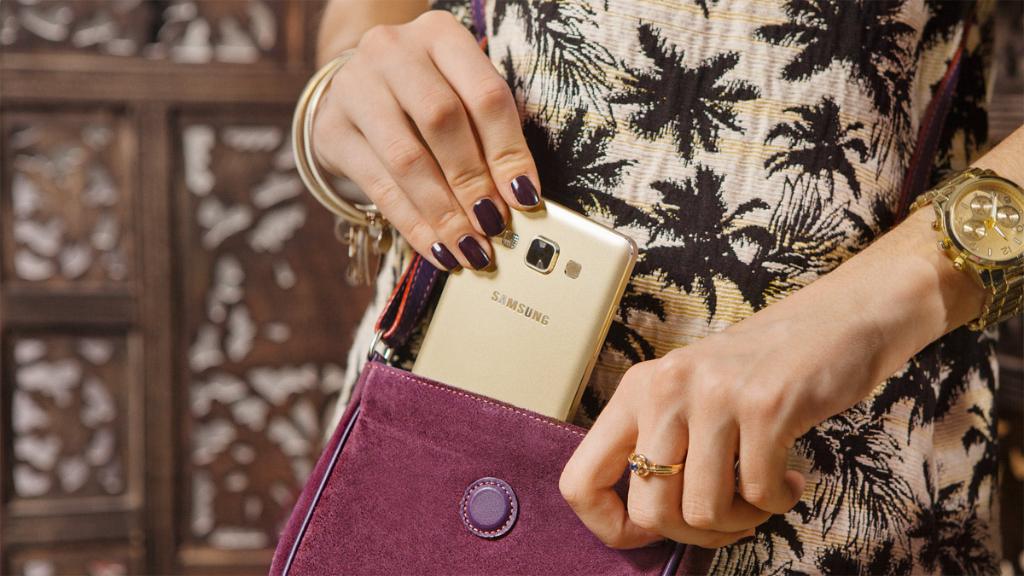 SamsungRussia's tweet photo. Желаем вам солнечного настроения! :)

#GalaxyA: http://t.co/XKx6FaTZuT http://t.co/b2SDwGQZXj