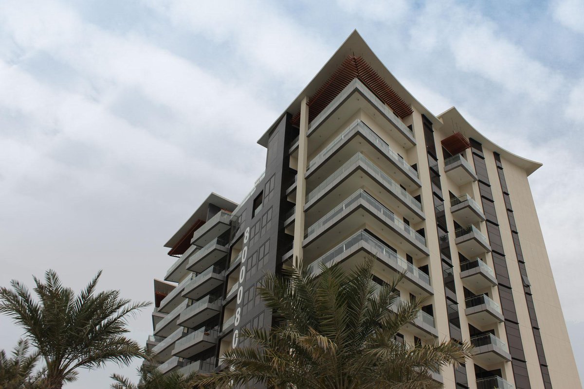 LeReefBahrain's tweet photo. Another cloudy day! :) #bahrain #luxuryapartment #reefisland http://t.co/GYgSk6rP2z http://t.co/Pr6ts1MMmE