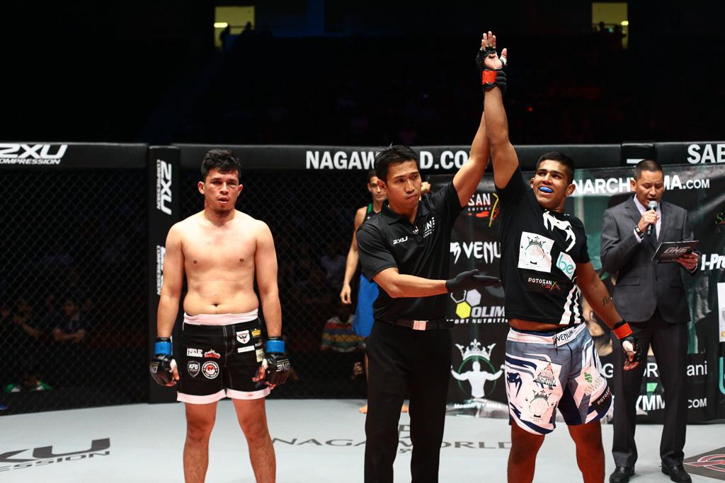 victorcui's tweet photo. dimana ada kemahuan, disitu ada jalan!Juara #MIMMA2 Agilan gemilang diarena #ONE #Ageofchampions! @jasonlo1 @TuneTalk http://t.co/tUMNerkkm8