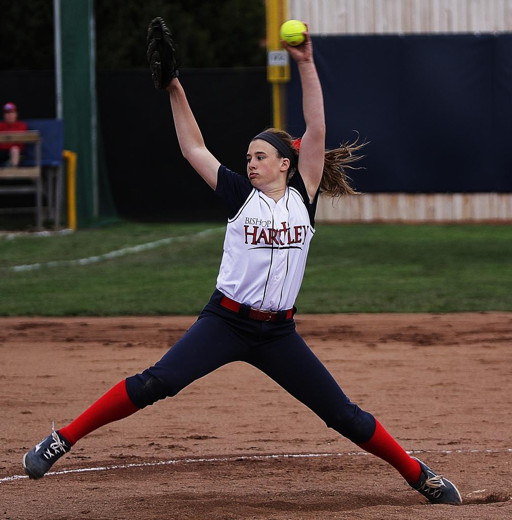 TheHawks_SB's tweet photo. #usingeveryinch Sophomore Pitcher #14 Tatum Wise! #14 days! http://t.co/wgFBI7trfn
