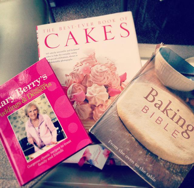 LexiliciousCake's tweet photo. A few of my favourites ☺️🍰🎂 #recipes #baking #bibles http://t.co/6uqGdaIdTM