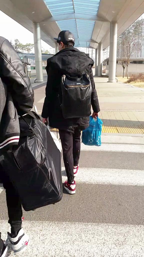 [ Fotos ] 2015.03.16 F.CUZ en el aeropuerto de Gimpo regreso a Corea CAN3JTmUcAA5Qm6